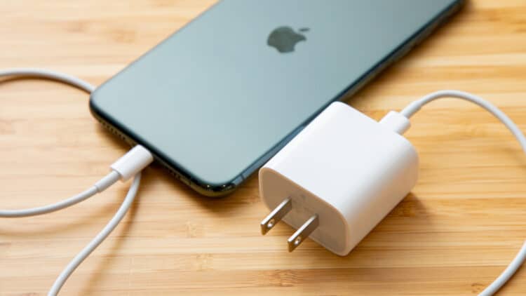 Pierwszy iPhone 12 Pro Max z portem USB-C już dostępny!