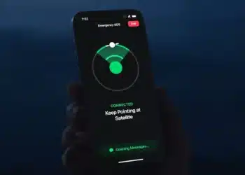Funkcja Pomocy Drogowej przez Satelitę w iOS 17 na iPhone’ach