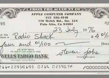 Czek podpisany przez Steve’a Jobsa sprzedany za 46 000 dolarów