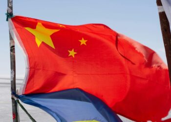 China Telecom szkoli model AI z 1 bilionem parametrów na krajowych chipach