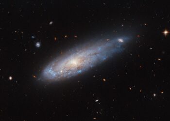 Hubble obserwuje kosmiczny pocisk