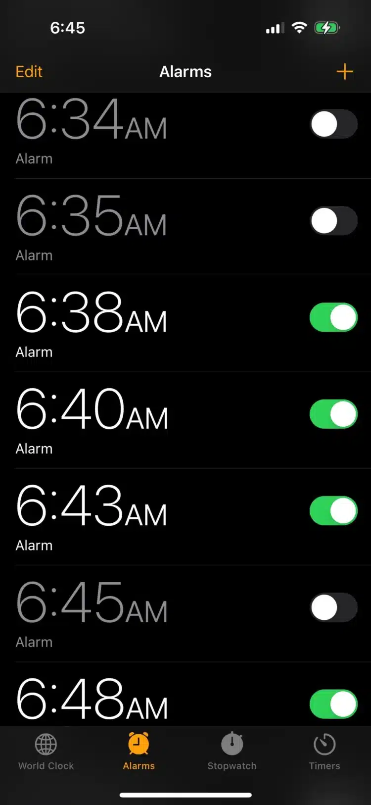 Jak ustawić alarm na iPhonie? Przewodnik krok po kroku dla użytkowników Apple