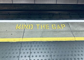 Luka w zarządzaniu AI: 95% firm nie wdrożyło odpowiednich ram