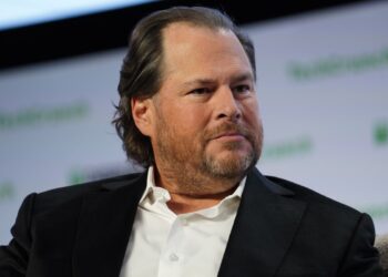 Marc Benioff ostrzega, że sztuczna inteligencja, choć użyteczna, jest przeceniana i częściowo obwinia Microsoft

Nowy tytuł: 
Marc Benioff: AI jest przereklamowana, a Microsoft częściowo odpowiedzialny za nadmierne oczekiwania