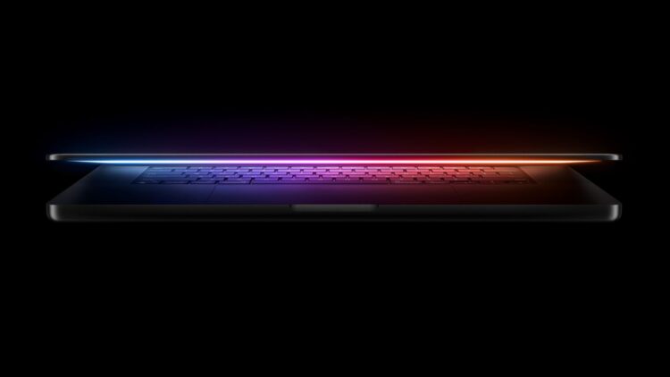 Nowy MacBook Pro z jaśniejszym wyświetlaczem na zewnątrz