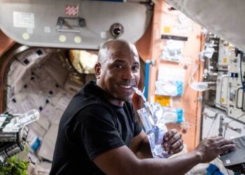 Przystosowanie człowieka do lotów kosmicznych: Znaczenie żywienia i diety