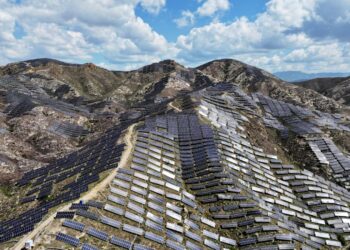 Rozwój czystej energii sugeruje, że emisje Chin mogły osiągnąć szczyt