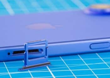 Apple wprowadza do sprzedaży części zamienne do iPhone'a 16