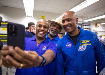 Czas na selfie z astronautą Victorem Gloverem
