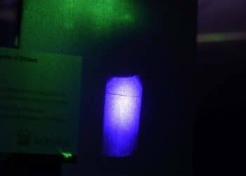 Niezwykły eksperyment pokazuje, że światło może rzucać własny cień