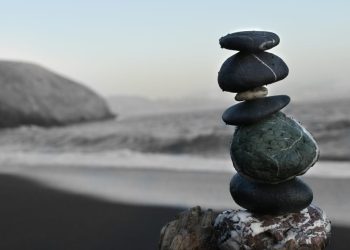 "Nowe Strategie Równoważenia Obciążenia: Ulepszanie Mikroserwisów"