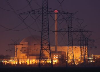 "Regulatorzy uderzają w plany Amazona i Meta dotyczące energii jądrowej"