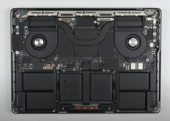 Rozbiórka MacBooka Pro M4 - Co Znajduje Się Wewnątrz i Jak Bardzo Jest Naprawialny?