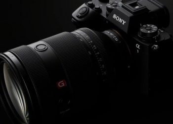 Sony wprowadza na rynek flagowy bezlusterkowy aparat Alpha 1 II