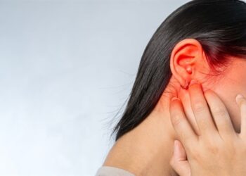 Dlaczego szumy uszne mogą się nasilać po drzemkach?