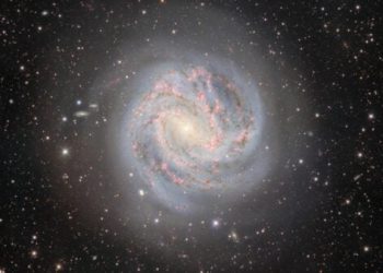 Kamera Dark Energy uchwyciła obrzeża wirującej galaktyki Pinwheel na południowym niebie