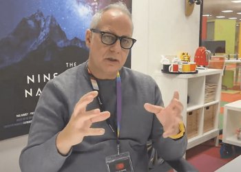 Kompresja dużych modeli językowych za pomocą oprogramowania inspirowanego mechaniką kwantową