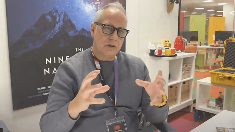 Kompresja dużych modeli językowych za pomocą oprogramowania inspirowanego mechaniką kwantową