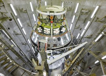 NASA odkrywa przyczynę utraty materiału z osłony termicznej statku Orion misji Artemis I