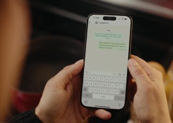 OpenAI wprowadza ChatGPT na telefony stacjonarne