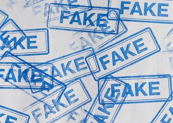 Powstrzymaj dezinformację AI: precyzyjne odpowiedzi oparte na wiarygodnych źródłach