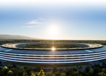 Pracownik Apple pozywa firmę za naruszenie praw pracowniczych i inwigilację