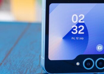 Samsung Galaxy Z Flip FE wyposażony w ekran z modelu Galaxy Z Flip6