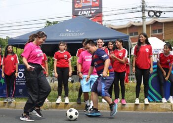 Sposoby, w jakie sztuczna inteligencja wspiera edukację i integrację osób z niepełnosprawnościami