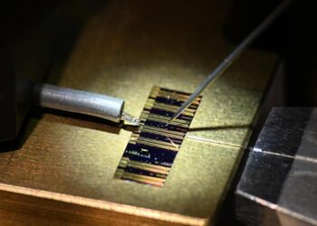 Sztuczny neuron o błyskawicznej prędkości osiąga wydajność miliard razy szybszą od naturalnego odpowiednika