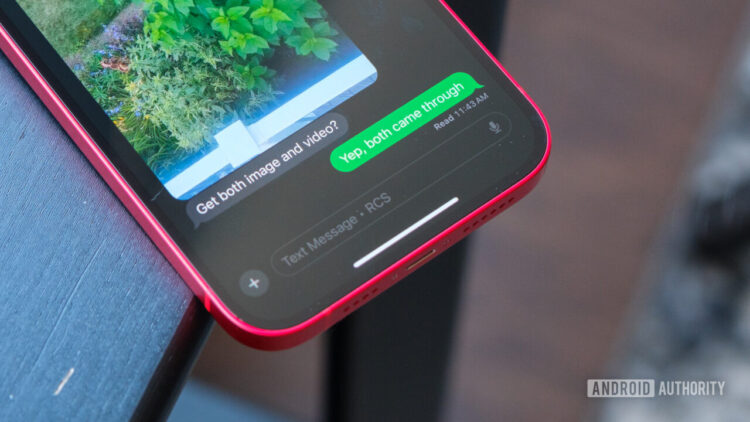 Testowałem wiadomości RCS na iPhone'ie i Androidzie – sprawdź, jak to działa