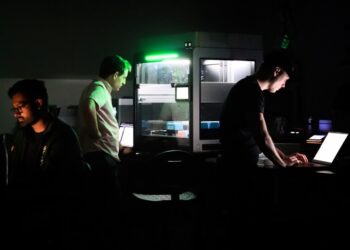 Tetsuwan Scientific tworzy robotycznych naukowców z AI, zdolnych do samodzielnego przeprowadzania eksperymentów