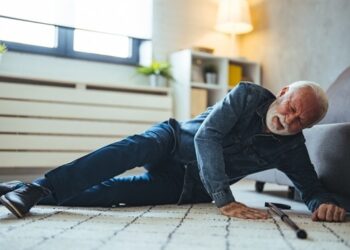 Urządzenia noszone i uczenie maszynowe pomagają przewidzieć ryzyko upadków u pacjentów z chorobą Parkinsona w perspektywie pięciu lat