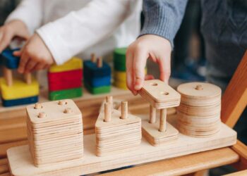 Wybór zabawek wspierających rozwój poznawczy dzieci oparty na naukowych badaniach