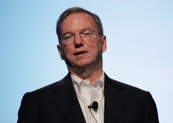 Eric Schmidt: DeepSeek jako kluczowy moment w globalnym wyścigu sztucznej inteligencji
