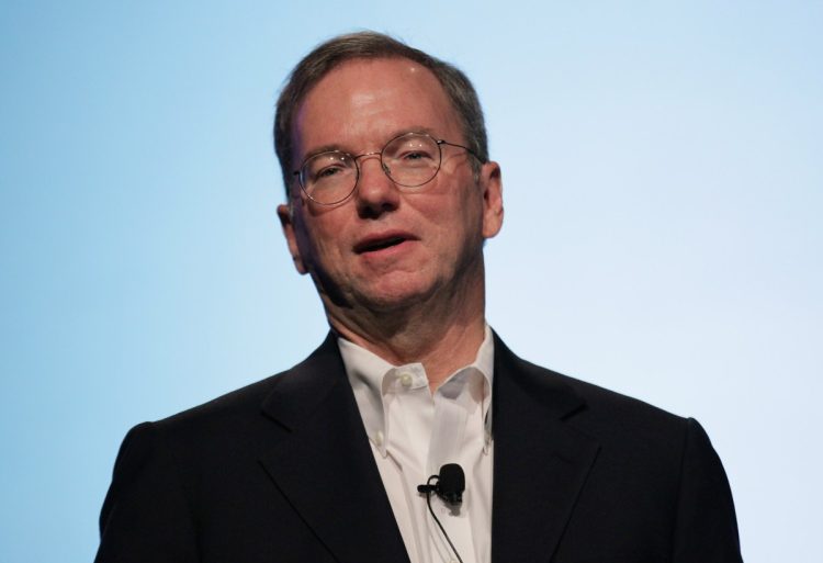 Eric Schmidt: DeepSeek jako kluczowy moment w globalnym wyścigu sztucznej inteligencji