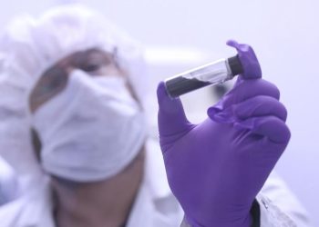 Próbka z asteroidy Bennu zebrana przez NASA ujawnia mieszankę składników niezbędnych do życia