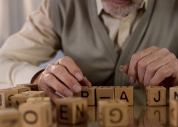 Nierówności społeczne i zdrowotne przyspieszają starzenie się mózgu w Ameryce Łacińskiej