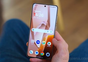 OnePlus 13R otrzymuje aktualizację OxygenOS 15 z ulepszeniami aparatu i funkcją tłumaczenia AI