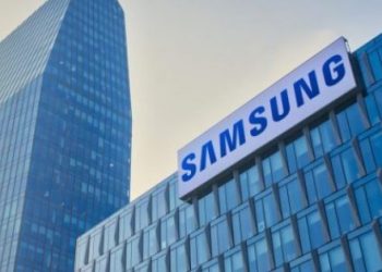 Samsung odnotowuje wzrost zysków w czwartym kwartale pomimo słabego popytu na chipy pamięci.