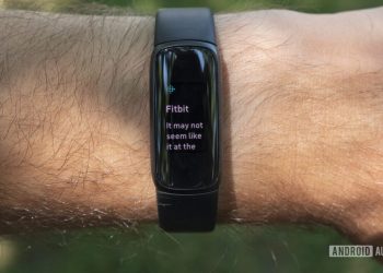 Wiadomości na Fitbit: Jak odbierać i odpowiadać na wiadomości za pomocą urządzenia Fitbit