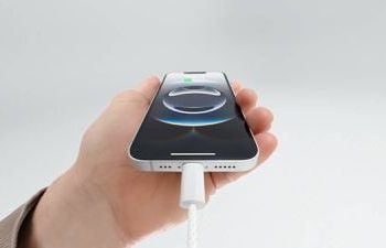 Większa bateria w iPhonie 16e – dłuższy czas pracy na jednym ładowaniu