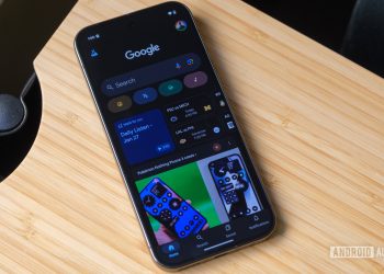 Aplikacja Google przygotowuje się do trybu AI w wyszukiwarce, dodając nowe skróty (aktualizacja)