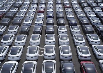 Co Tesla może, a czego nie może robić w Kalifornii z nowym zezwoleniem na przewóz pasażerów