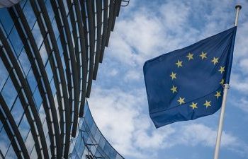 Decyzje Komisji Europejskiej w sprawie interoperacyjności Apple budzą kontrowersje
