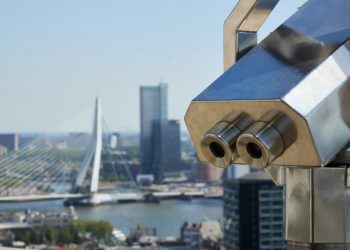 Najczęstszą przeszkodą we wdrażaniu ML i dużych modeli językowych jest brak przejrzystości i monitoringu