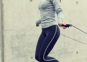 Nowe badanie potwierdza skuteczność skakania na skakance jako treningu kardio