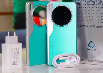 Rozpakowanie smartfona Tecno Camon 40 Premier – pierwsze wrażenia i zawartość opakowania