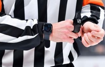 Sędziowie NHL otrzymają Apple Watche do usprawnienia pracy