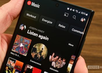 YouTube Music może pomóc Ci znaleźć więcej albumów podobnych do tego, którego teraz słuchasz