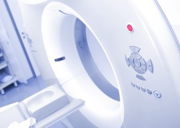 Zdaniem naukowców niektóre badania TK narażają pacjentów na zbyt duże promieniowanie. Regulatorzy domagają się wyjaśnień.